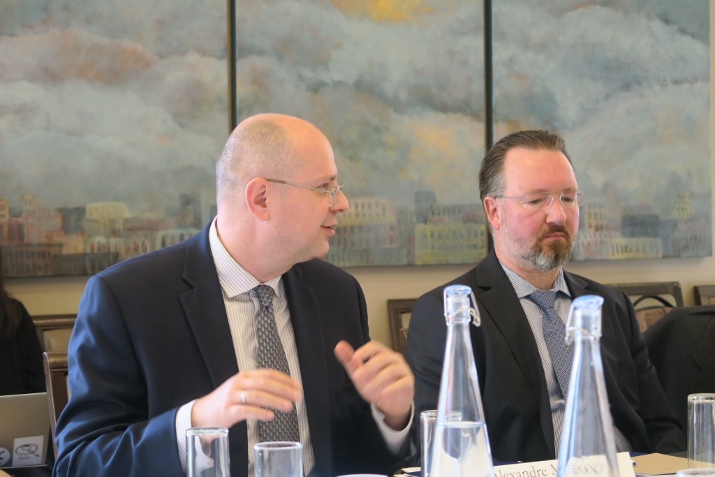 Alexandre Mansourov and Rüdiger Frank Man talking