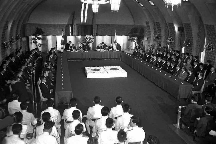The signing ceremony of the Treaty on Basic Relations between Japan and the Republic of Korea in 1965