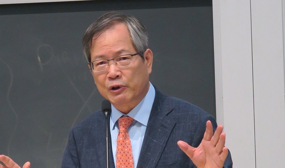 Ambassador Chun Yungwoo Man speaking